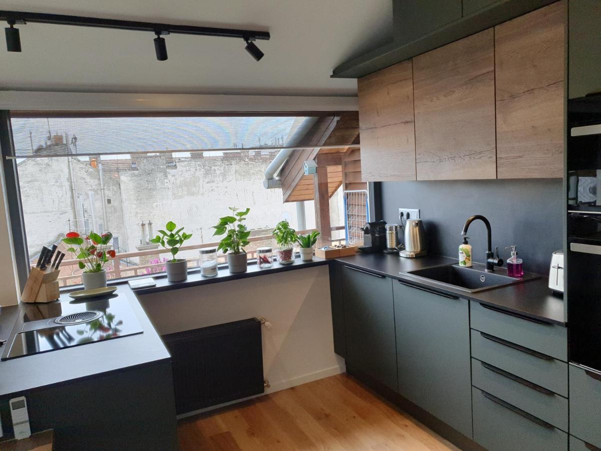 Modern Top Floor Loft With Balcony Budapest Exterior photo