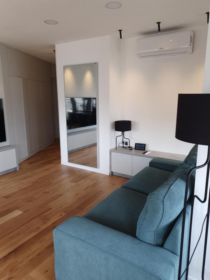 Modern Top Floor Loft With Balcony Budapest Exterior photo