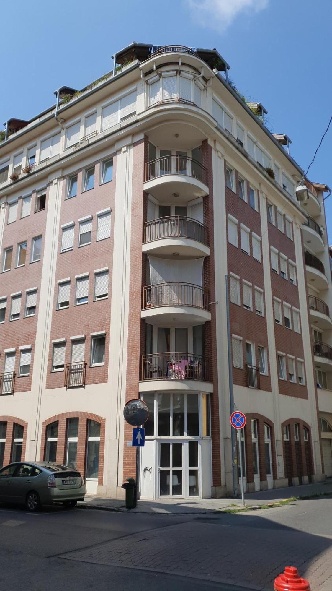 Modern Top Floor Loft With Balcony Budapest Exterior photo